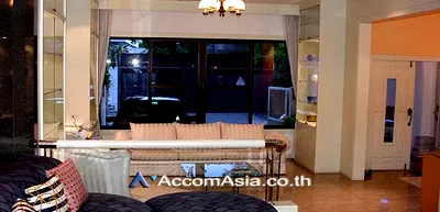 เช่าทาวน์โฮม ถนนพระราม 4 : 🔼🔽 AccomA 📩  4 BR Townhouse in Klong Tan (110192)