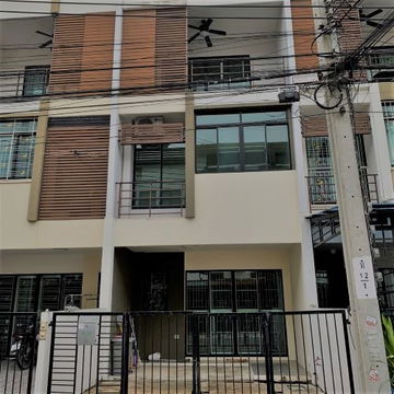 ให้เช่าทาวน์เฮาส์ 3 ชั้น หมู่บ้านซิกเนเจอร์ เพชรเกษม 69