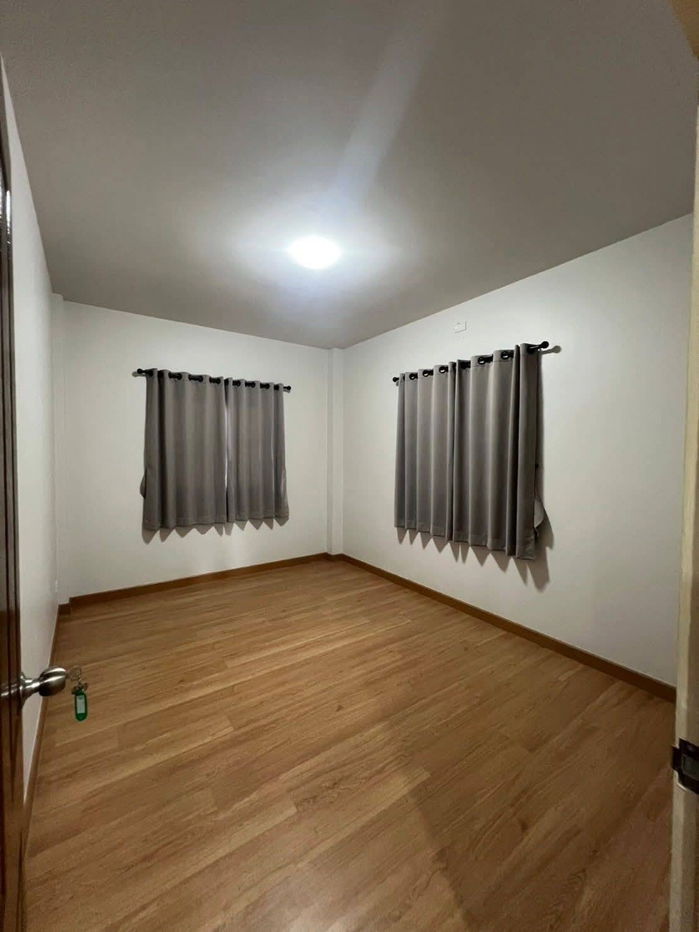 รูป ขายบ้านเดี่ยว 2 ชั้น ดีไซน์ทันสมัย 4 ห้องนอน 3 ห้องน้ำ พร้อมพื้นที่ใช้สอยกว้างขวาง ใกล้ ม.พายัพ เชียงใหม่T.0946511456 - รูปที่ 3/8