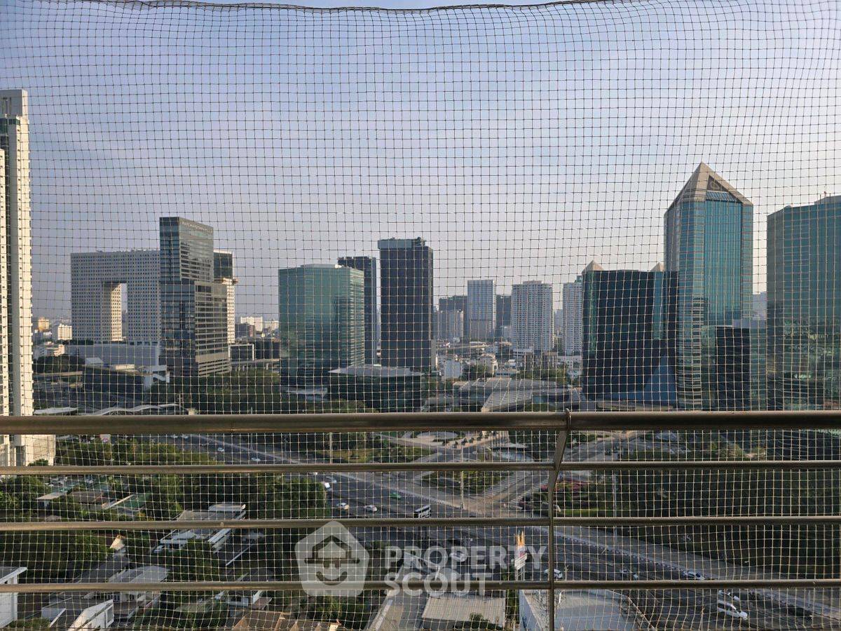 picture 2-BR Condo at Sarin Place Condominium near BTS Ratchayothin (ID 2320564) - 4/11