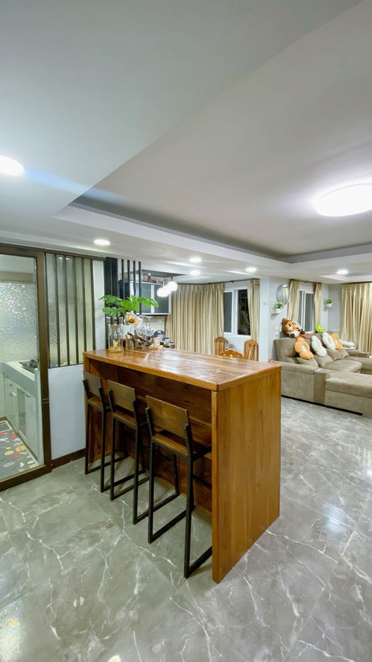 picture Rent a 3 -story townhouse, 6 bedrooms, Fully furnished , Ratchada Soi 3 , Rama 9 - 20/28