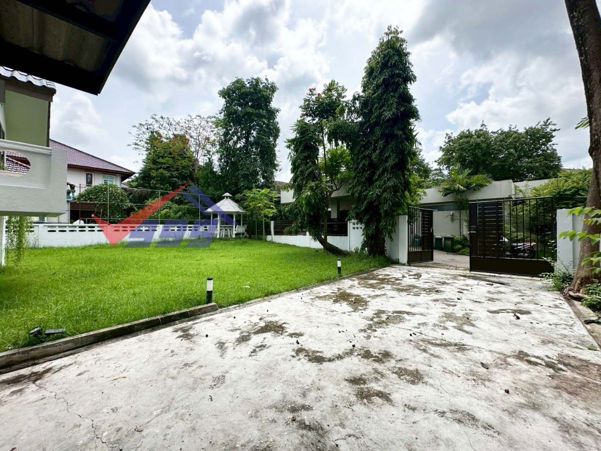 picture For Sale: Detached House in Navathanee Village, Seri Thai 59 - 12/12