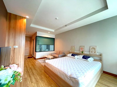 Condos for rent Robinson Sriracha : Condo for rent Ladda Plus, nice view, city center, convenient transportation, fully furnished, ready to move in