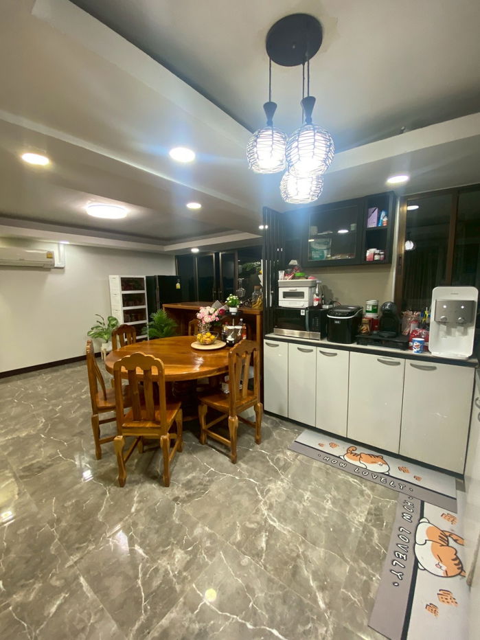 picture Rent a 3 -story townhouse, 6 bedrooms, Fully furnished , Ratchada Soi 3 , Rama 9 - 5/28