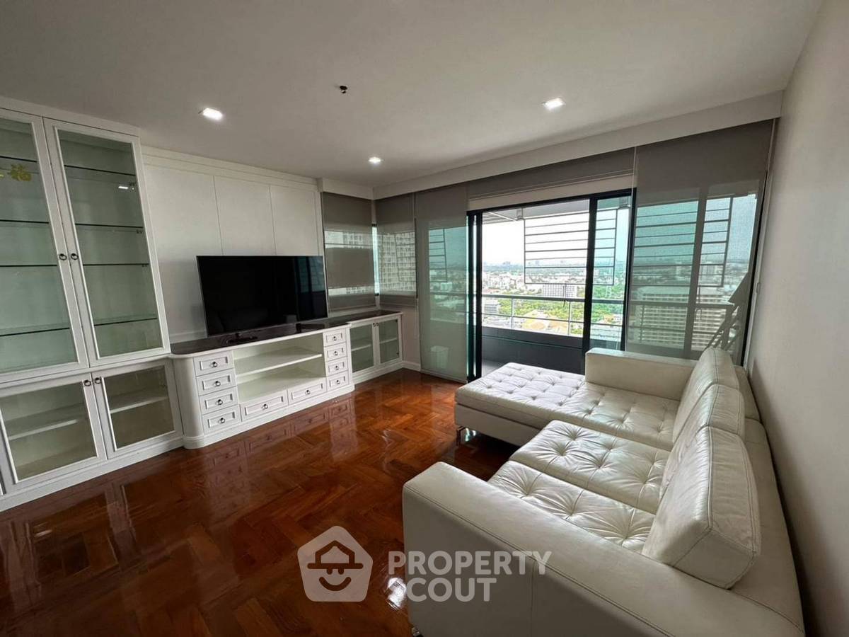 picture 2-BR Condo at Sathorn Gardens near MRT Si Lom (ID 1232219) - 3/7