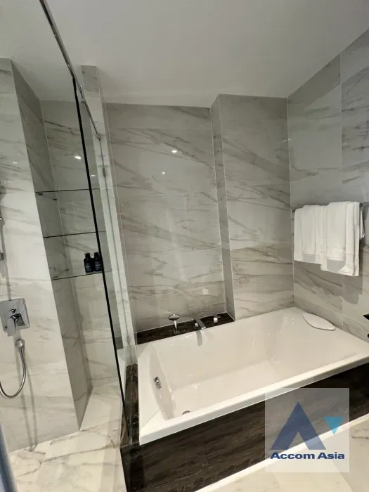 รูป 🔼🔽 AccomA 📩  Elegant condo with soft interior tones in Sathorn area (AA41296) - รูปที่ 8/9