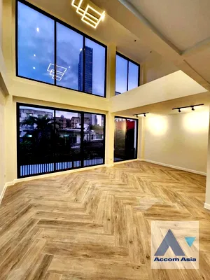 Houses for rent ViMUT Theptarin Rama 4 Hospital : 🔼🔽 AccomA 📩 Home Office 4 BR House in Khlong Tan Nuea (AA41200)