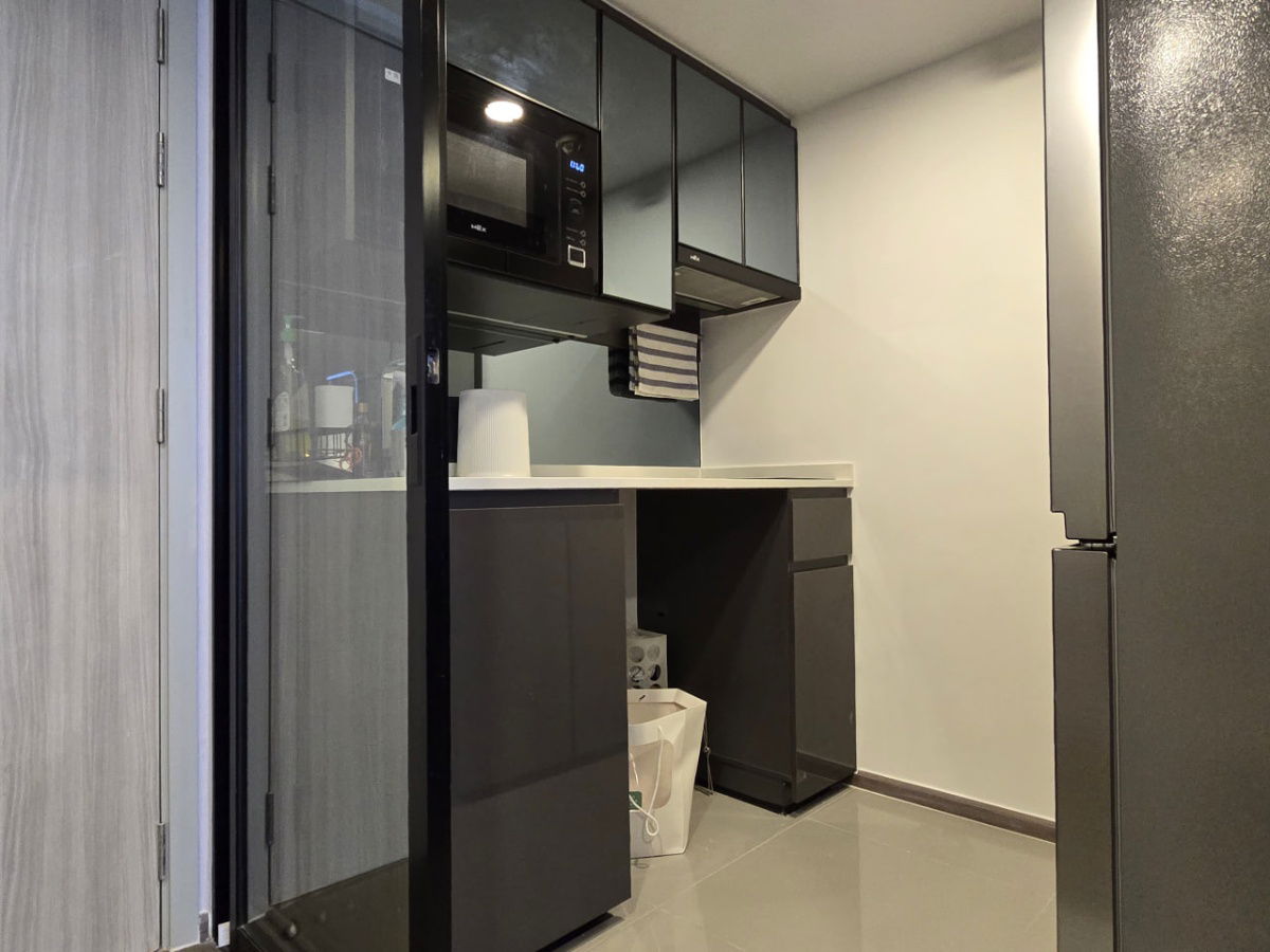 picture Park Origin Chula Samyan【𝐒𝐄𝐋𝐋 & 𝐑𝐄𝐍𝐓】🔥 Design with a mezzanine bedroom that opens up to a full-frame view. 🔥  Contact Line ID: @hacondo - 9/10