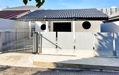 Big C Chaengwattana 1.5km. Big C PakKret 2km. MRT Srirat 1.3km. Single-storey house for rent 100sq.m