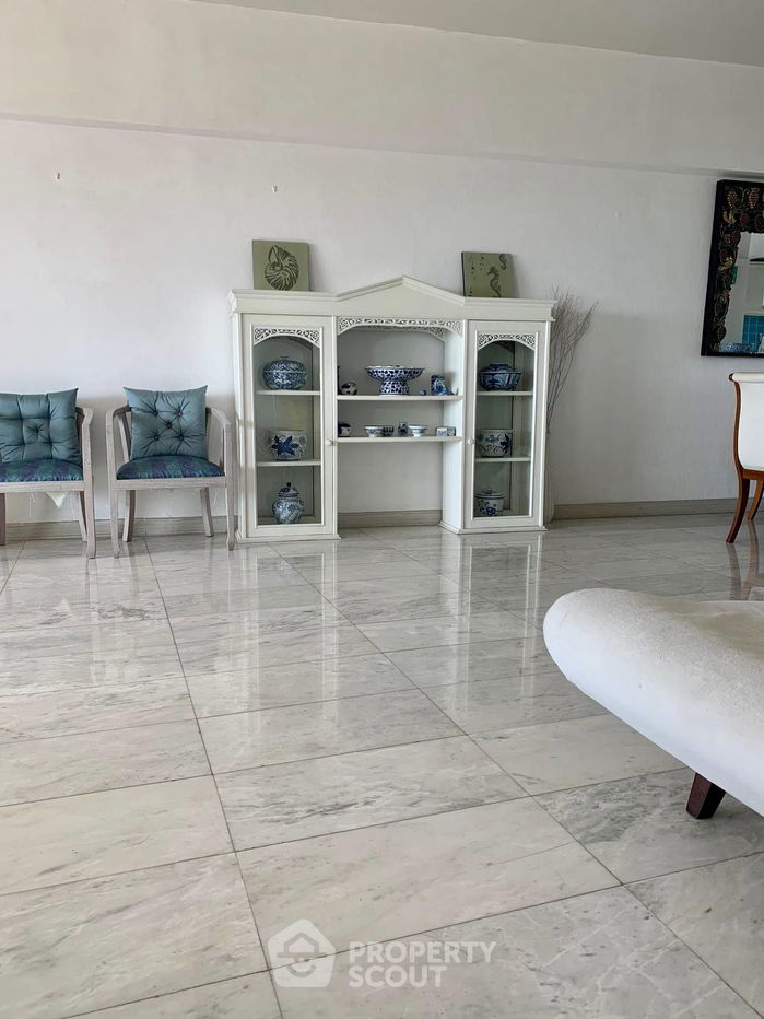 picture 2-BR Condo at Sunshine Beach Condotel close to Pattaya (ID 995292) - 8/12