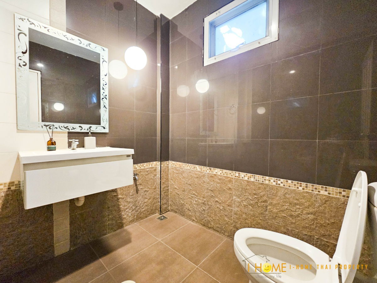 picture Townhouse for rent with 2 bedrooms, 3  toilets and 1 kitchen - 17/38