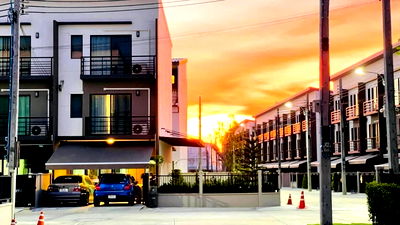 ทาวน์โฮม กรุงเทพมหานคร : #A124204 ✅ 4/10/68  ขายทาวน์โฮม 3 ชั้น Baan Klang Muang Srinakarin - Onnut📲📢สอบถาม ld line @condoboy