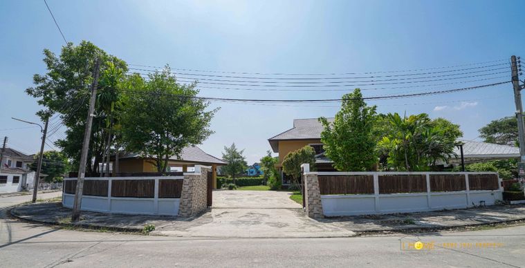 ให้เช่าบ้าน Pool Villa  2ชั้น   มี 4 ห้องนอน 4 ห้องน้ำ 1 ห้องครัว จอดรถได้ 3 คัน 