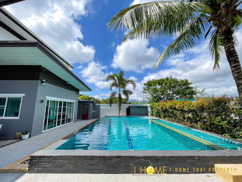 House with swimming pool for rent  6Bedrooms  7Bathrooms 1kitchen and 1living room  . 