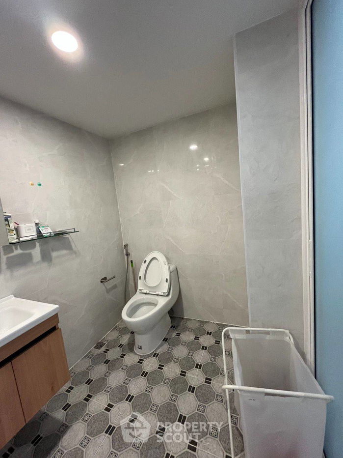 picture 7-BR Condo at First Tower Condominium near BTS Phloen Chit (ID 2335629) - 12/15