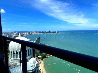 ขายคอนโด : คอนโดมิเนี่ยมดูเพล็กซ์สุดหรูติดหาดวงศ์อมาตย์ ทำเลติดขายหาดที่สวยและสะอาดที่สุดในพัทยา 