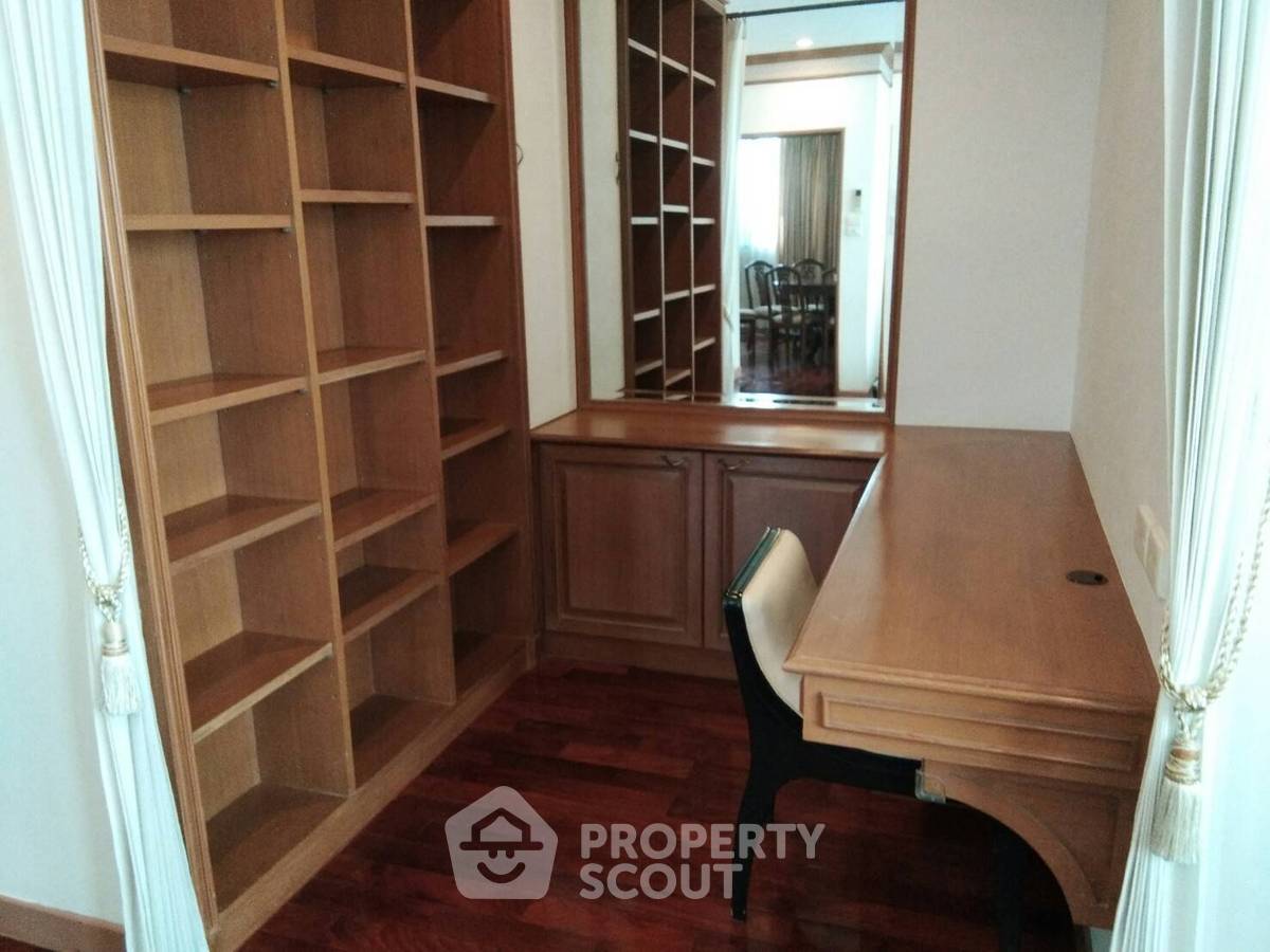 picture 1-BR Condo at President Place near BTS Chit Lom (ID 882269) - 2/8