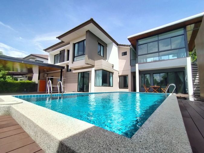 ให้เช่า pool villa   มี 5 ห้องนอน 5 ห้องน้ำ 1 ห้องครัว 1 ที่จอดรถ 