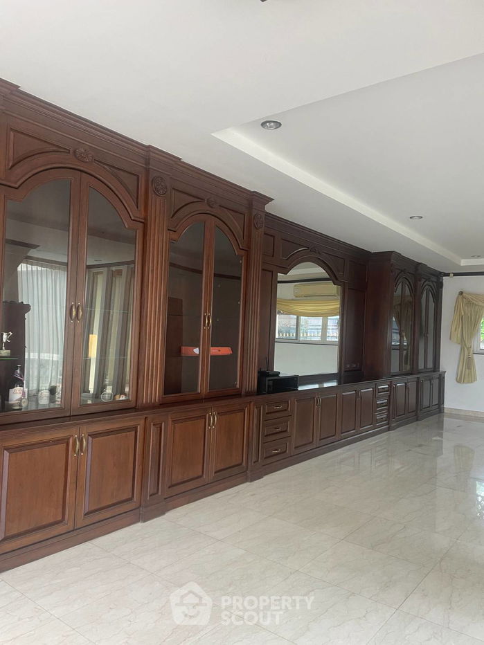 รูป วิลล่า 5-ห้องนอน ใกล้ พัทยาตะวันออก (ID 2335405) - รูปที่ 6/32