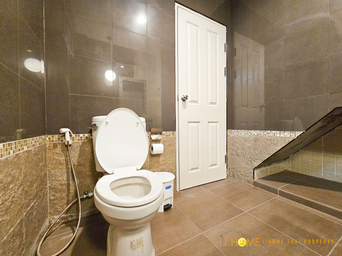picture Townhouse for rent with 2 bedrooms, 3  toilets and 1 kitchen - 18/38