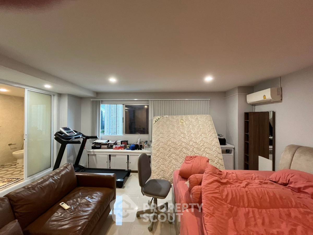 picture 7-BR Condo at First Tower Condominium near BTS Phloen Chit (ID 2335629) - 14/15