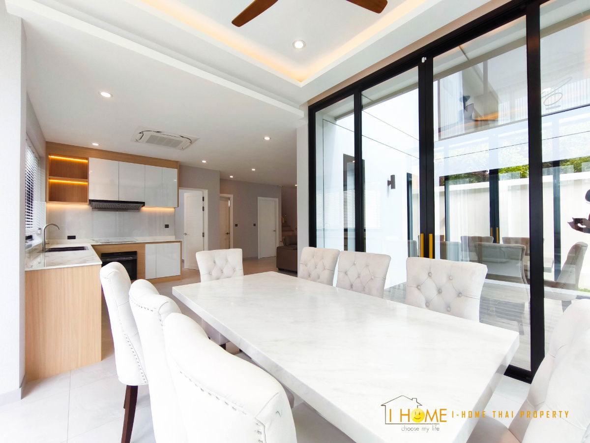 picture Two-storey pool villa for rent with 4 bedrooms,5 toilets and 1 kitchen.  - 23/63