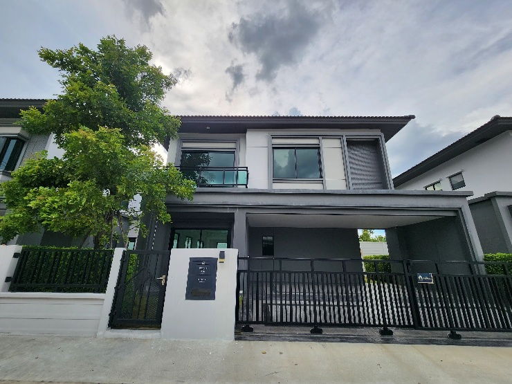 รูป บ้านเดี่ยว ติดถนนใหญ่ 3ที่จอดรถ - รูปที่ 1/10