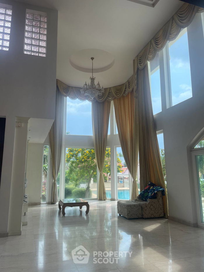 รูป วิลล่า 5-ห้องนอน ใกล้ พัทยาตะวันออก (ID 2335405) - รูปที่ 9/32