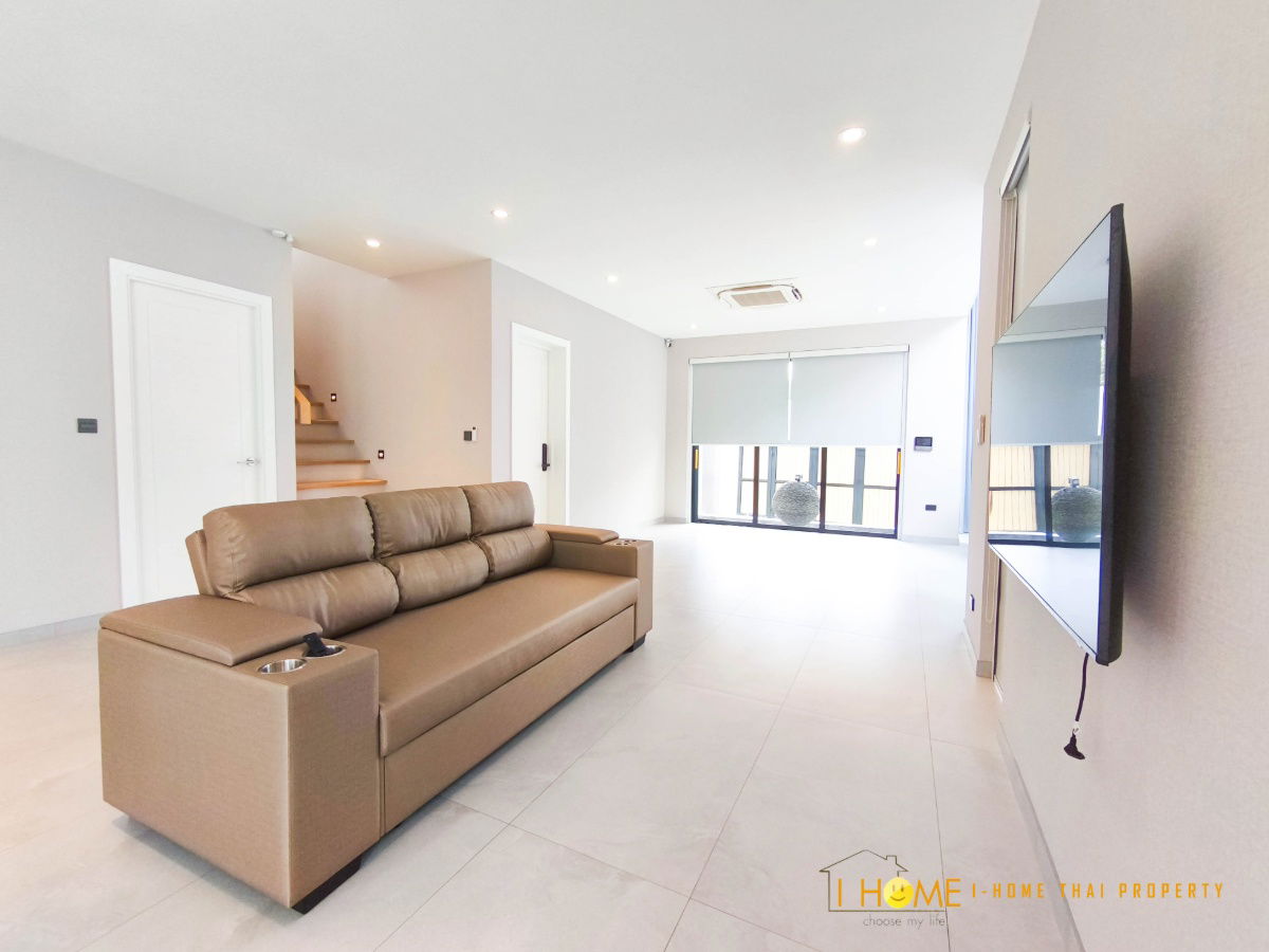 picture Two-storey pool villa for rent with 4 bedrooms,5 toilets and 1 kitchen.  - 20/63