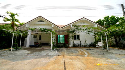 เช่าบ้านเดี่ยว เชียงใหม่ : บ้าน Pool Villa  2ชั้น  5 ห้องนอน   5 ห้องนำ้   1 ห้องรับแขก 1 ห้องครัว  2 ที่จอดรถ