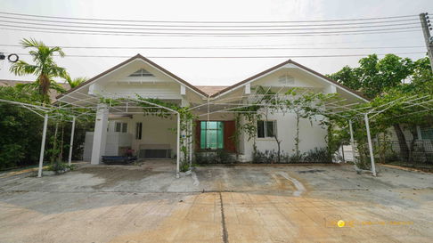 Two storey Pool villa  for rent with 5 bedrooms, 5 bathrooms.