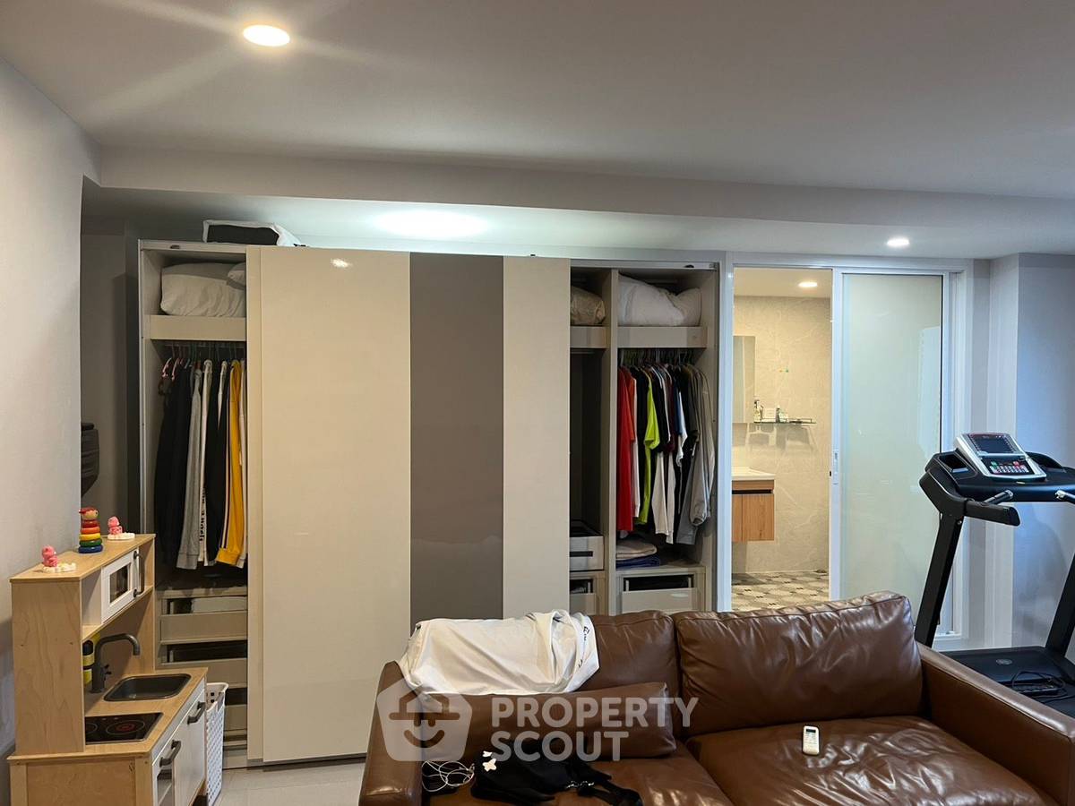 picture 7-BR Condo at First Tower Condominium near BTS Phloen Chit (ID 2335629) - 10/15