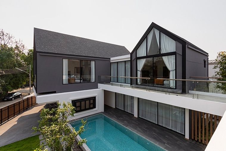 ให้เช่า Pool Villa สองชั้นหลังใหญ่  ใกล้เมือง 5 ห้องนอน    6 ห้องน้ำ  