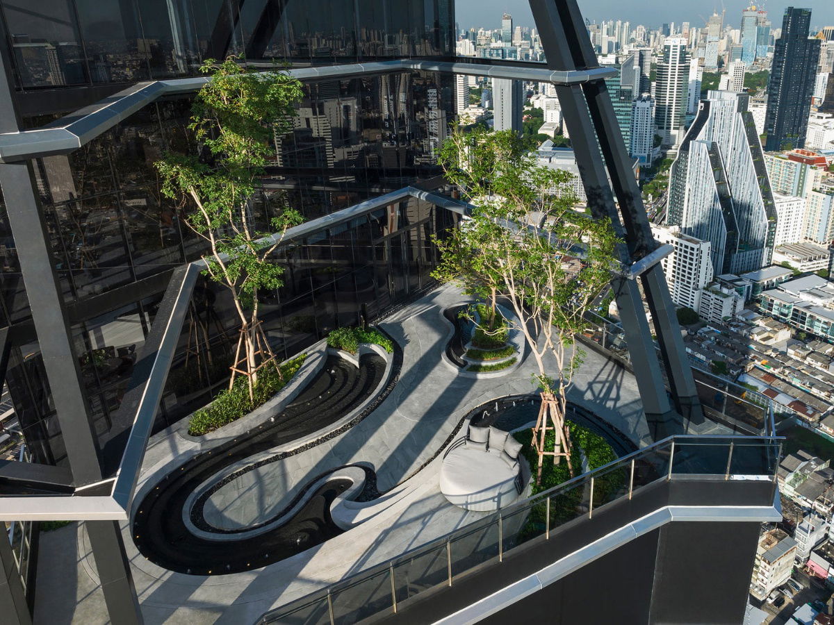 picture Luxury duplex condo near Chula and Silom. Fully furnished, featuring a comfortable couch and mattress. - 29/30
