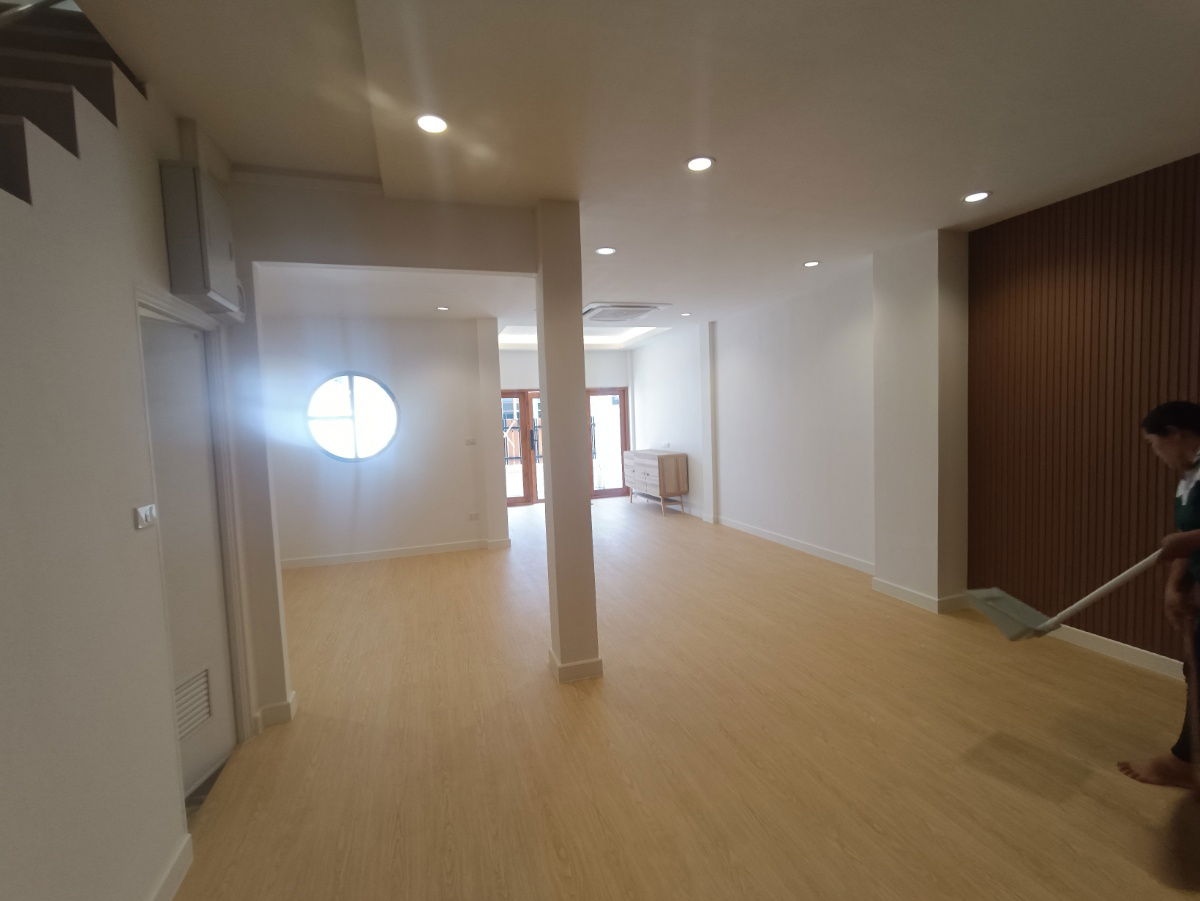 รูป ทาวน์โฮมทรงโมเดิร์นใจฝั่งทะเล ใจกลางพัทยาใกล้โรงเรียนอักษร 2ห้องนอน 3ห้องน้ำ - รูปที่ 8/20
