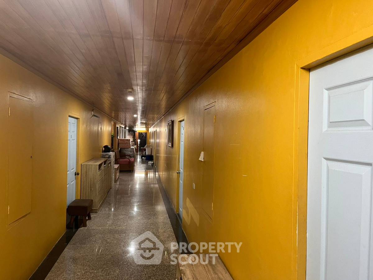 picture 7-BR Condo at First Tower Condominium near BTS Phloen Chit (ID 2335629) - 4/15