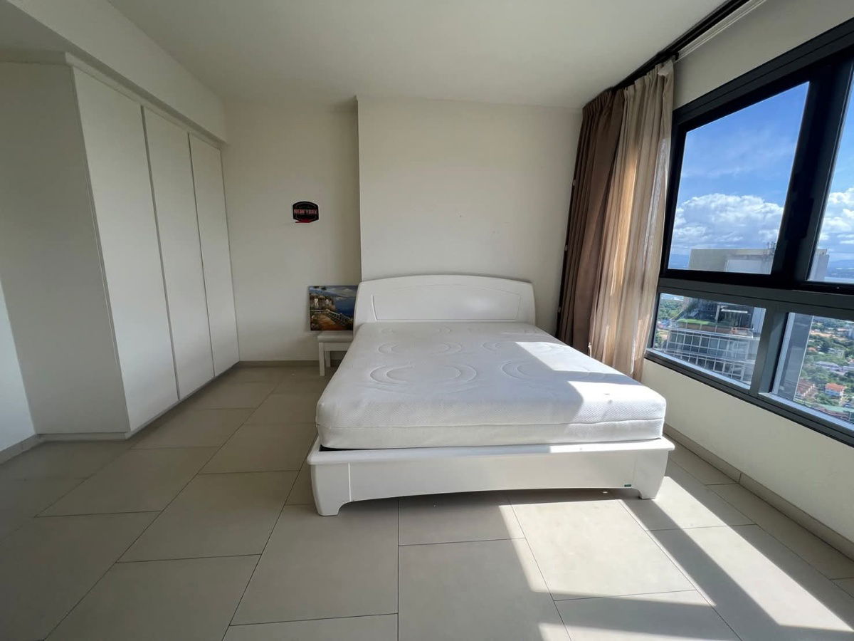 picture Beachfront Luxury Duplex Condominium on Wongamat Beach Pattaya - 9/23
