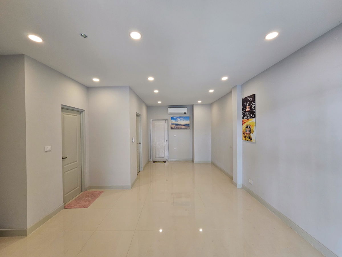 รูป ทาวน์เฮาส์ สภาพใหม่ หลังมุม 4 ห้องนอน, 3 ห้องน้ำ, 2 ที่จอดรถ โครงการอภิทาวน์ ขอนแก่น - รูปที่ 4/18