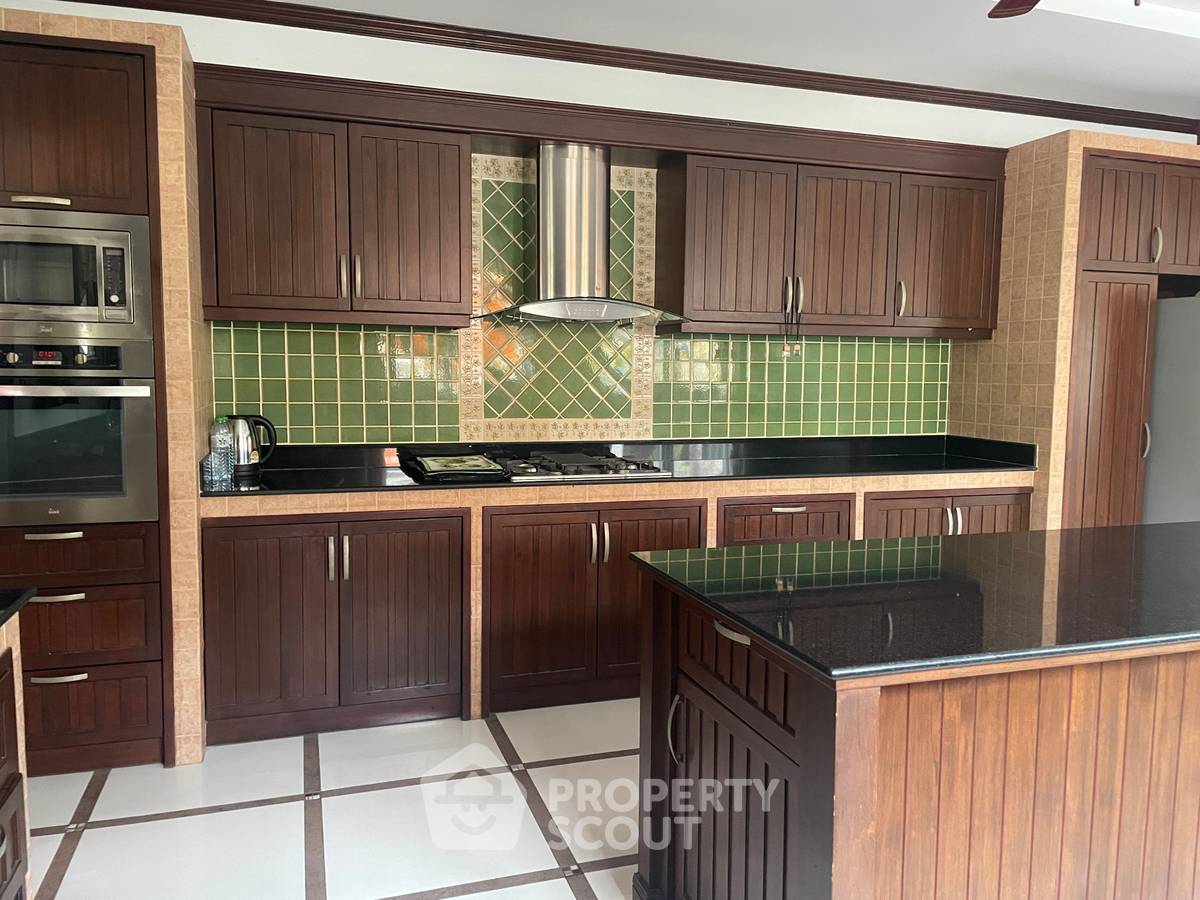 รูป วิลล่า 5-ห้องนอน ใกล้ พัทยาตะวันออก (ID 2335405) - รูปที่ 15/32