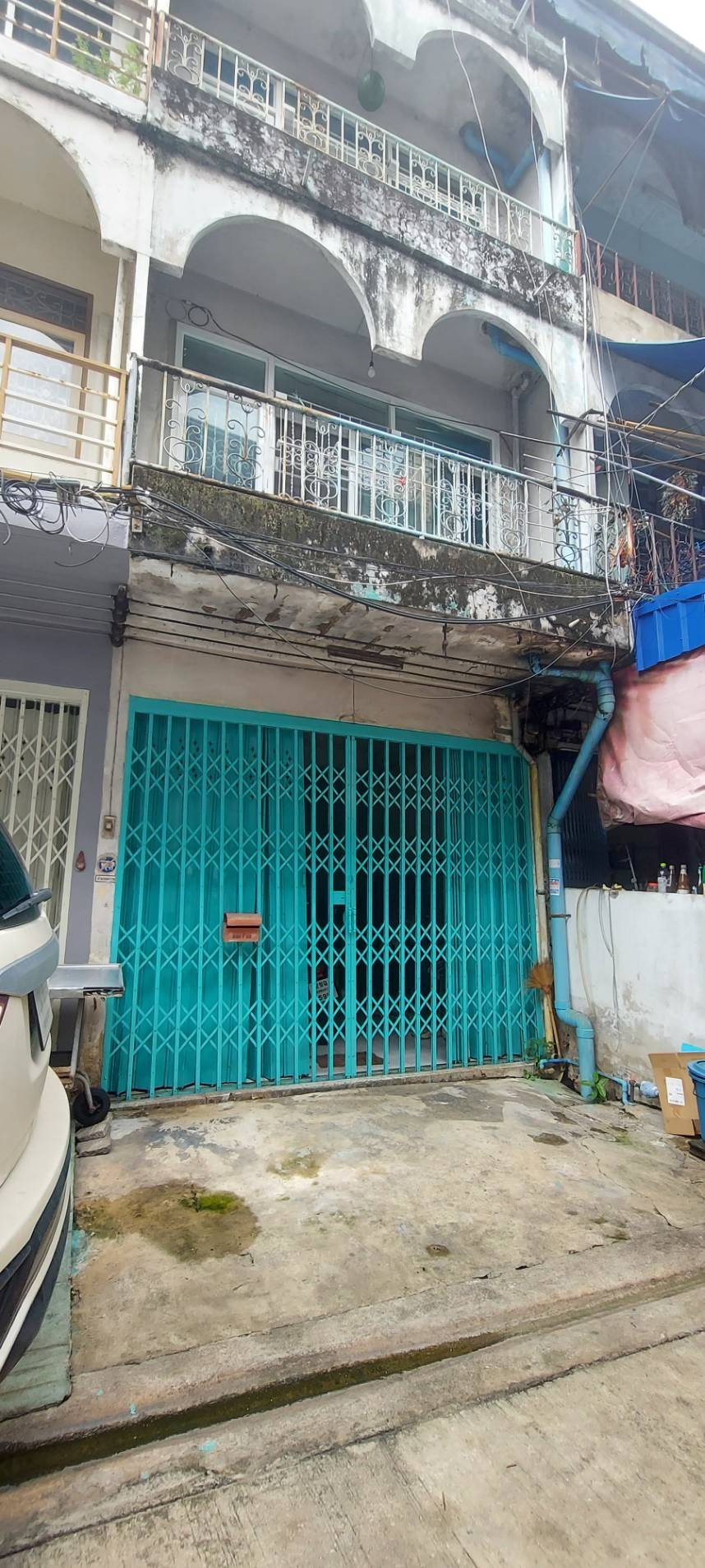 ขายตึกแถว อาคารพาณิชย์  3 ชั้น ทำเลดี ถนนดินแดง ซอยตลาดศรีวนิช  สภาพดี พร้อมอยู่ ใกล้กับ ถ.ซอยราชปรารภ 22 เพียง 300 เมตร และ ถ.ราชวิถี
