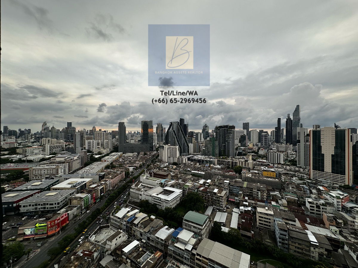 picture Luxury duplex condo near Chula and Silom. Fully furnished, featuring a comfortable couch and mattress. - 16/30