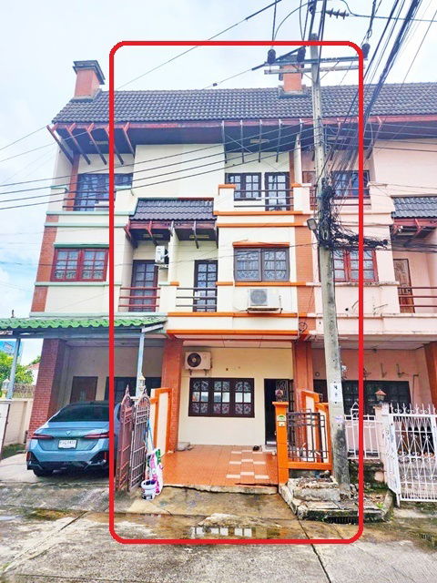รูป มีสนามหญ้าด้านหน้า ทาวน์เฮ้าส์ 3 ชั้น 4นอน ซอยนวมินทร์ 131-141 7-Eleven 2แอร์ 24ตร.วา 274 ตร.ม. ตรงข้ามโลตัส ไทวัสดุ - รูปที่ 1/8