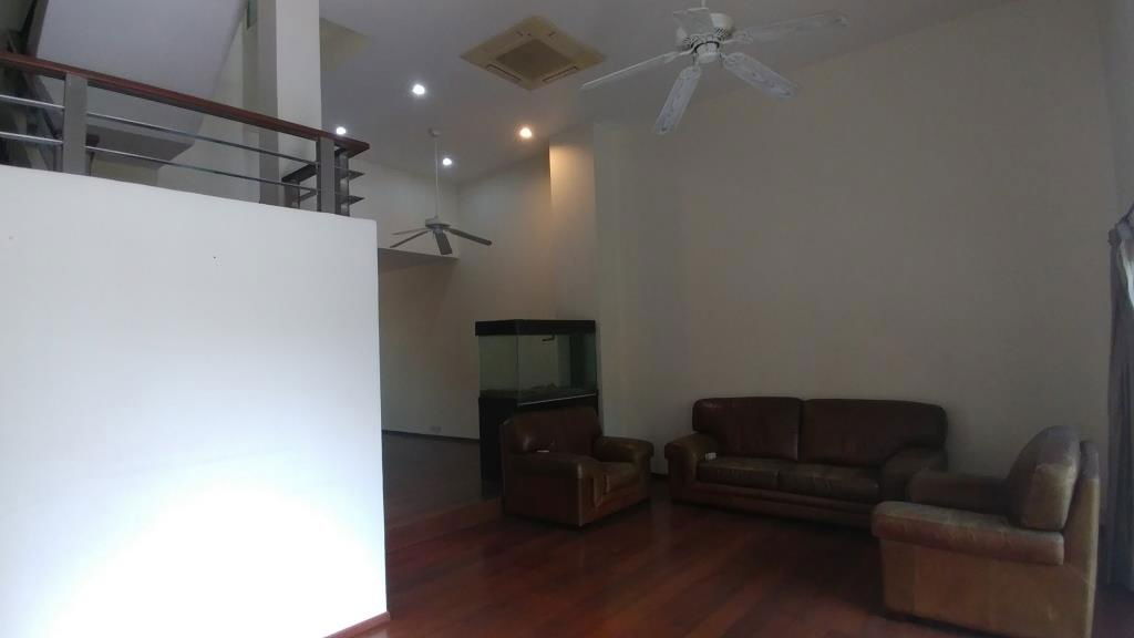 รูป ทาวน์เฮาส์ในโครงการ ขนาต 4 ห้องนอน 5 ห้องน้ำ พื้นที่ประมาณ 400 ตร.ม. สระว่ายน้ำ เดินประมาณ 10 นาทีจาก BTS เอกมัย ใกล้บิ๊กซี - รูปที่ 11/78