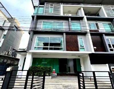 เช่าโฮมออฟฟิศ MRT โชคชัย 4 : ให้เช่าอาคาร / Home Office 4 ชั้น โครงการ บี สแควร์ B Square พระราม9 เหม่งจ๋าย / / แอร์ 9 เครื่อง / เหมาะเป็นสำนักงาน จดบริษัทได้