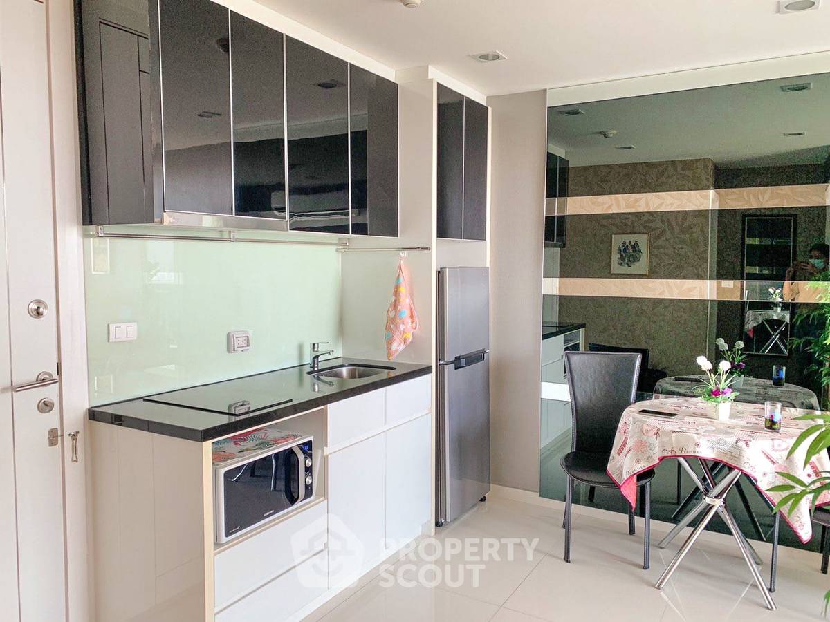 picture 1-BR Condo at The Vision Pattaya close to Phratamnak (ID 995203) - 2/9