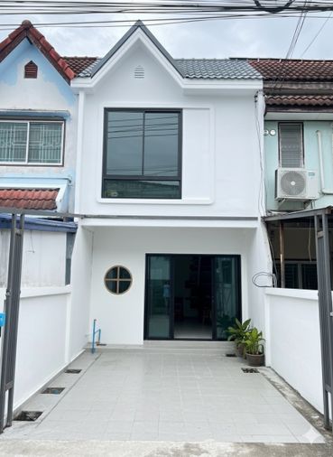 ทาวน์เฮาส์ ตกแต่งใหม่ หมู่บ้านจรัญ 4 วิลล่า บางแวก 53 ใกล้ MRT