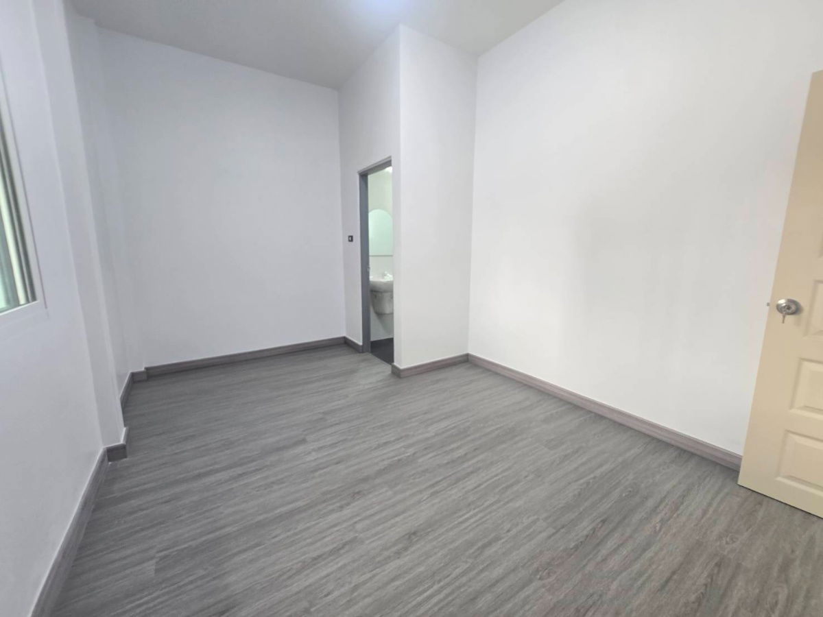 รูป บ้านเดี่ยวสไตล์นอดิก ชั้นเดียว ตกแต่งใหม่ทั้งหลัง หมู่บ้าน บัวขาว ถนนรามคำแหง174 มีนบุรี ใกล้รถไฟฟ้ารามคำแหง ทางด่วนมอเตอร์เวย์ โรงพยาบาล ห้างฯ - รูปที่ 16/36