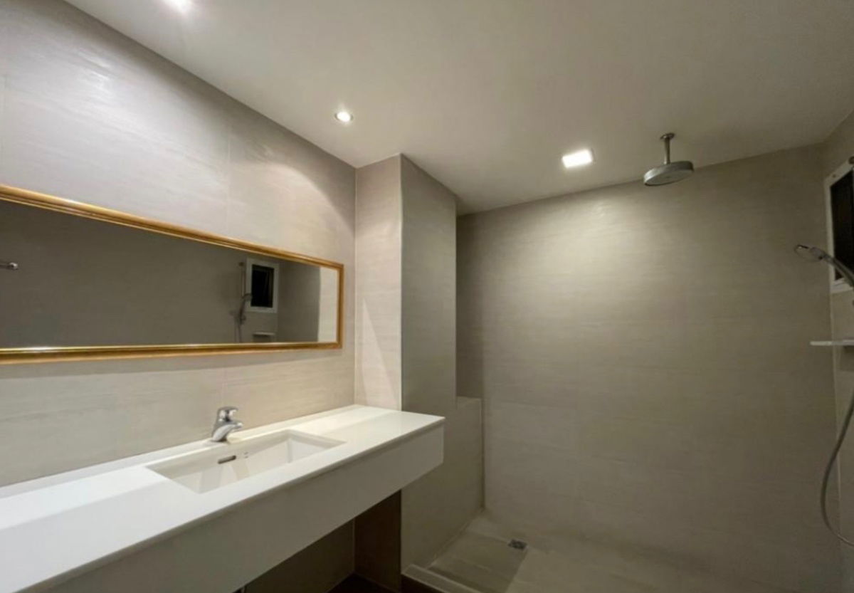 picture House for rent, Plad Sompop, 2 bedrooms, beautiful, fully furnished, near BTS Wongwian Yai. Interested, add Line @841qqlnr - 5/6