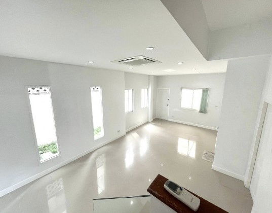 รูป ให้เช่าทาวน์โฮม 3 ชั้น หลังมุม / โครงการ กานต์ศิริ รามอินทรา-นวลจันทร์ / ริมถนนซอยนวลจันทร์ / แอร์ 5 เครื่อง / เหมาะเป็นสำนักงาน จดบริษัทได้    - รูปที่ 3/13