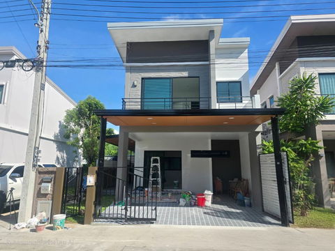 บ้านแฝดหลังใหญ่ ทำเลดี หมู่บ้าน เดอะ แพลนท์ รังสิตคลอง 4 - วงแหวน ถนนรังสิต-นครนายก คลองหลวง ปทุมธานี ตกแต่งรีโนเวทใหม่ พร้อมอยู่ ราคาถูก